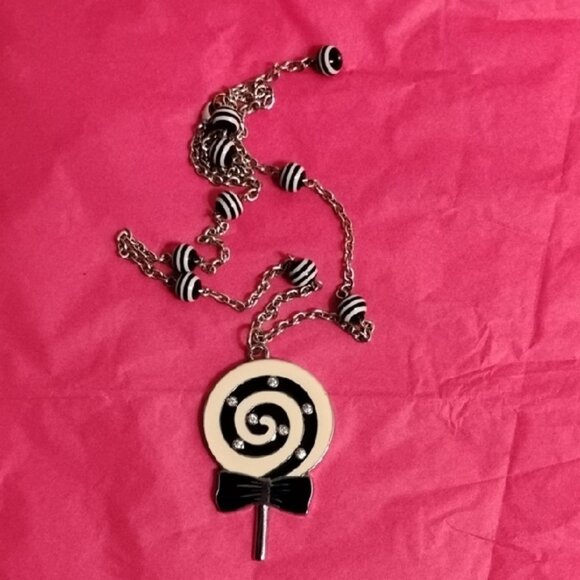 Black and Silver Swirl Pendant Necklace - Picture 3 of 3